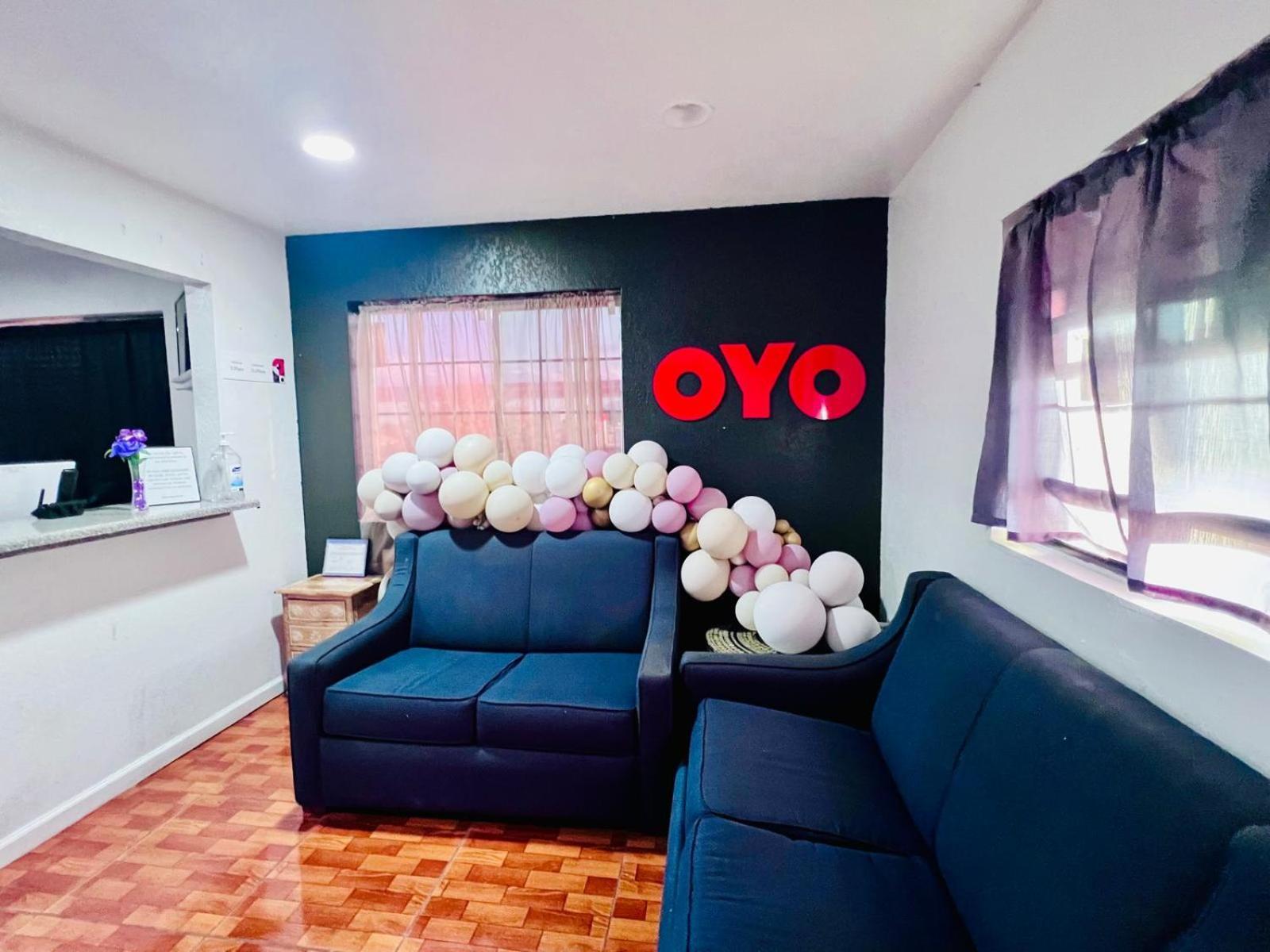 Oyo佩尔萨i-35东酒店 Pearsall 外观 照片
